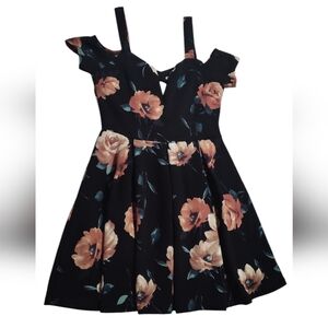 Mine Cute Black Dress with flowers M